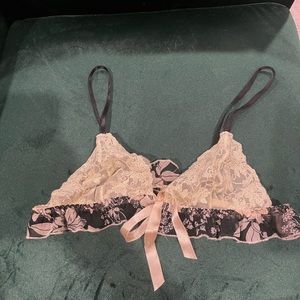 NWOT MANGO LACE BRA 32/34 B